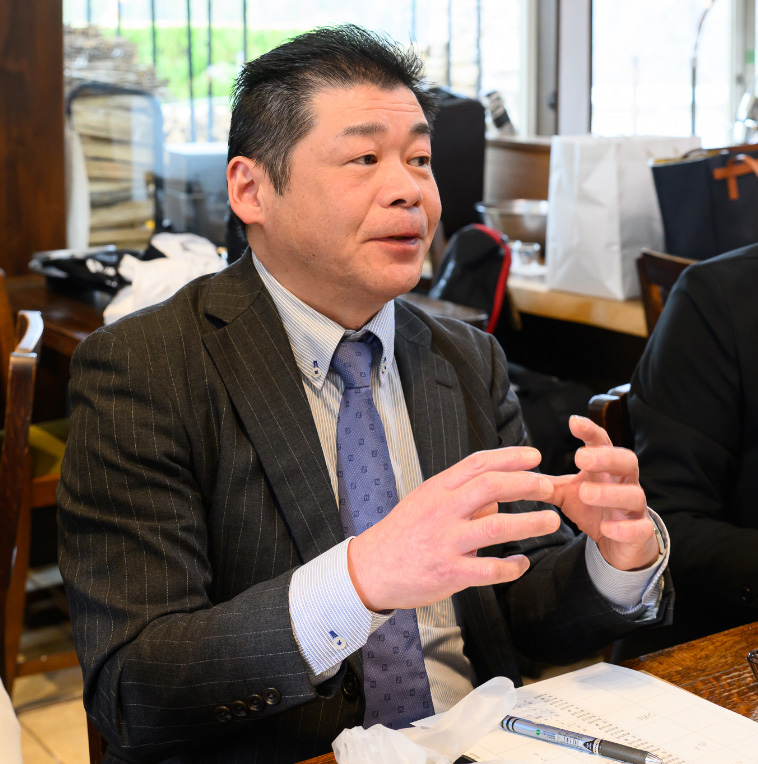伊藤氏